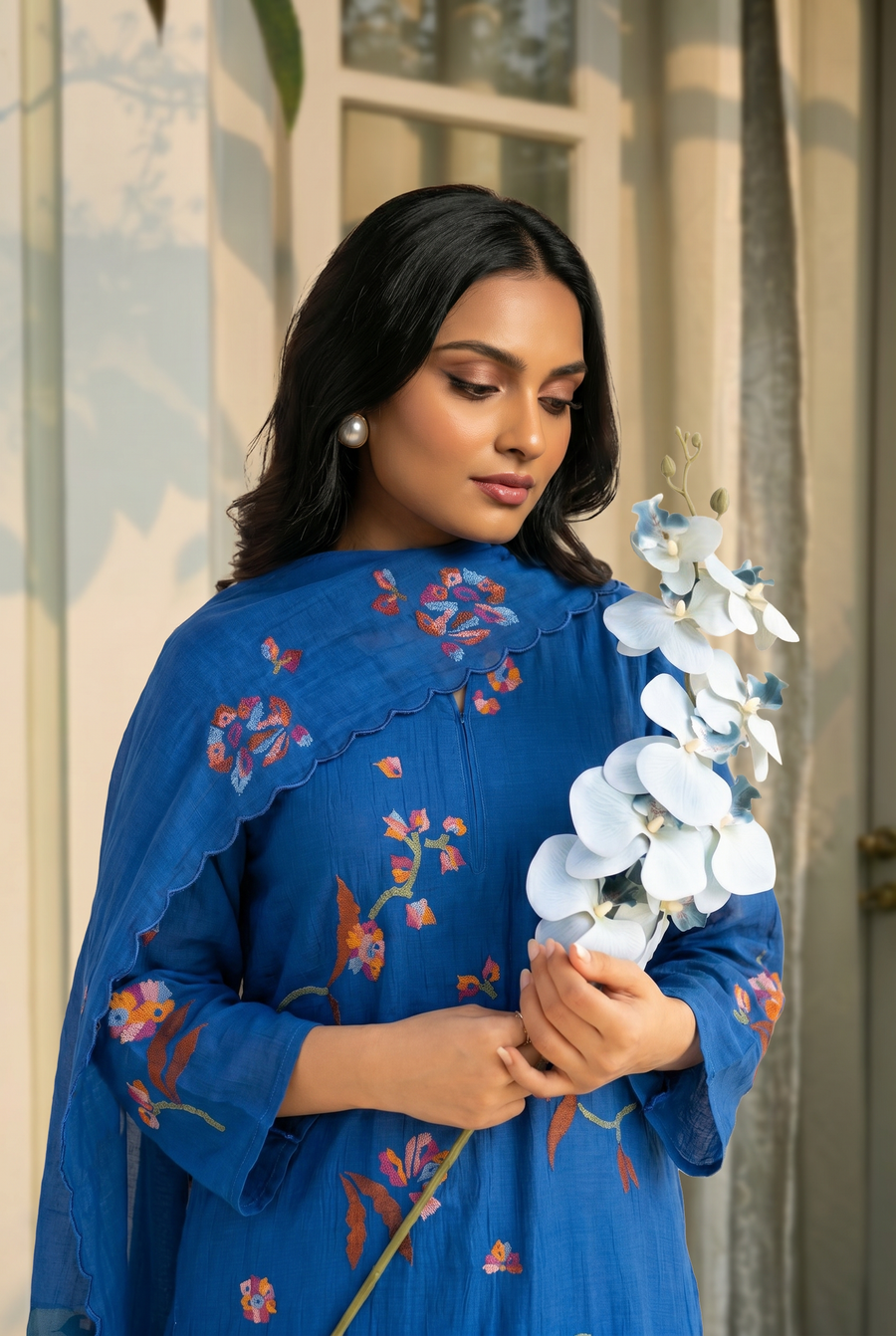 Aab Multicolored Thread Embroidered Kurta Set