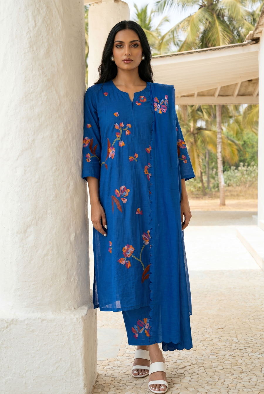 Aab Multicolored Thread Embroidered Kurta Set