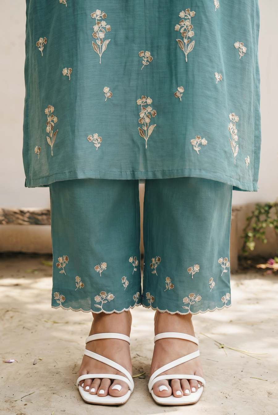 Noorani Thread Embroidered Kurta Set