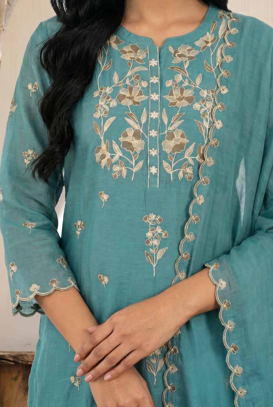 Noorani Thread Embroidered Kurta Set