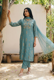 Noorani Thread Embroidered Kurta Set
