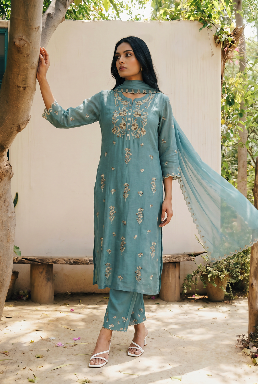 Noorani Thread Embroidered Kurta Set