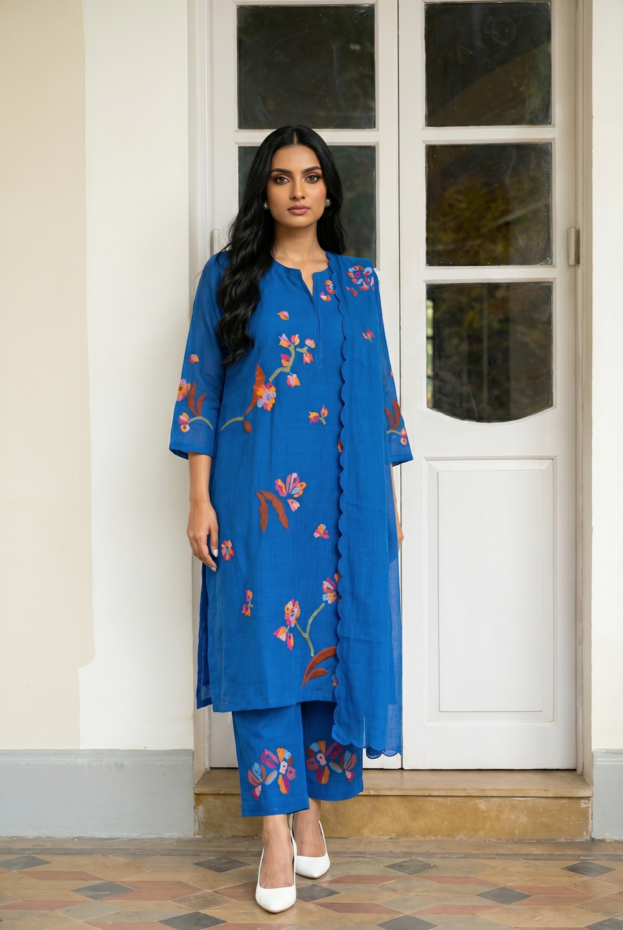 Aab Multicolored Thread Embroidered Kurta Set