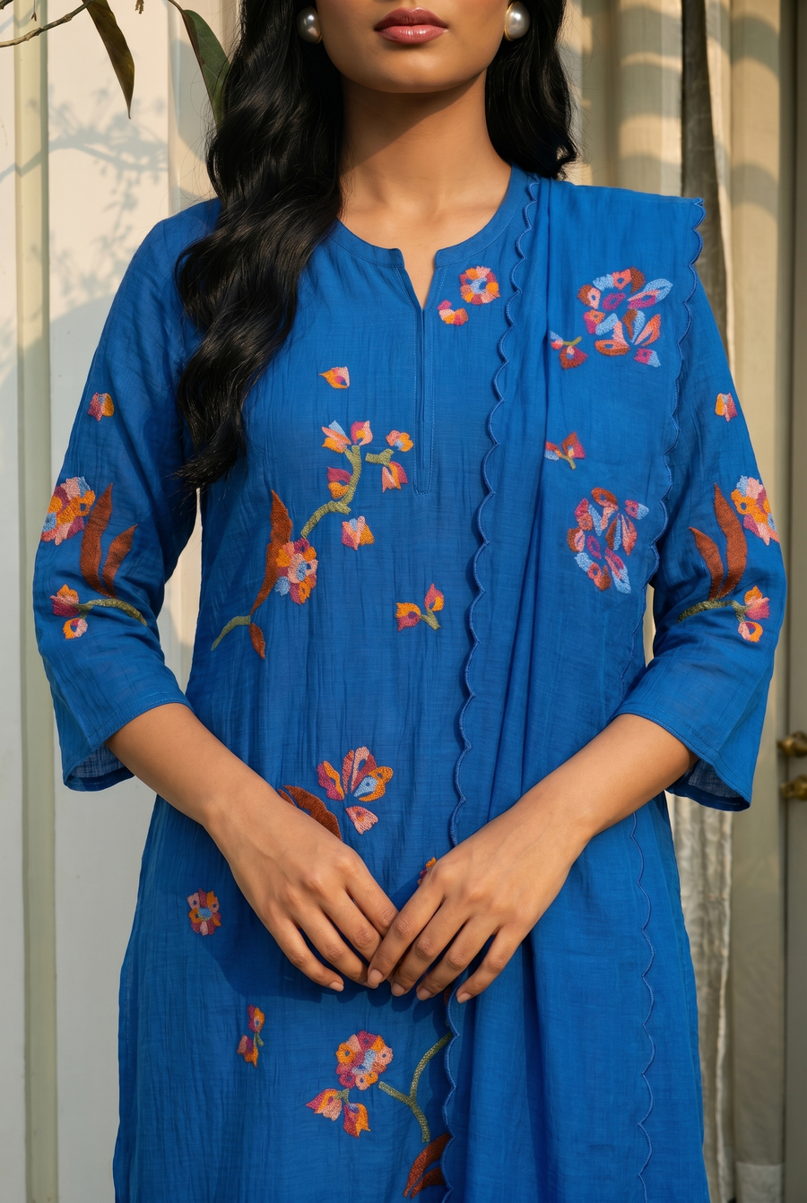 Aab Multicolored Thread Embroidered Kurta Set