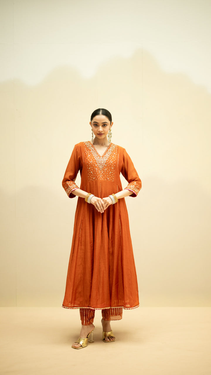 Taarini Set