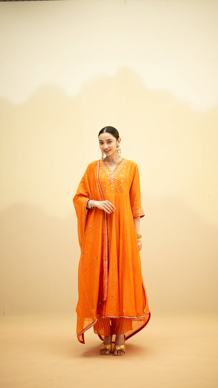 Taarini Set
