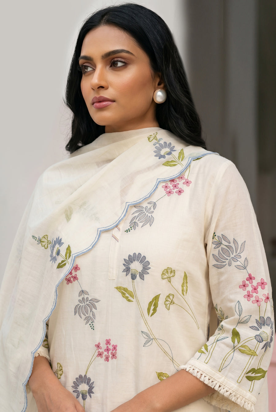 Falak Tissue Applique Kurta Set in Ivory