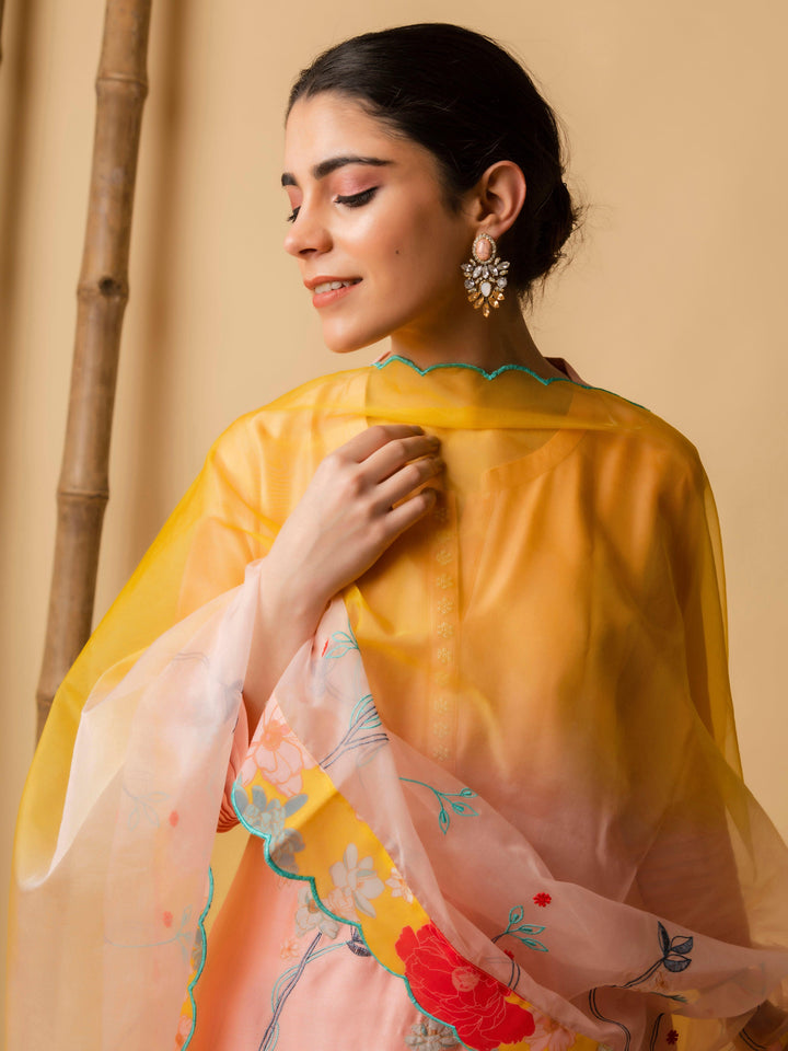 AM Floral Applique Kurta Set (Coral Peach)