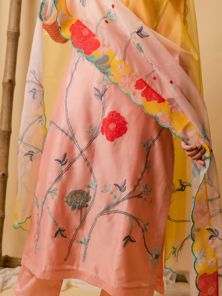 AM Floral Applique Kurta Set (Coral Peach)